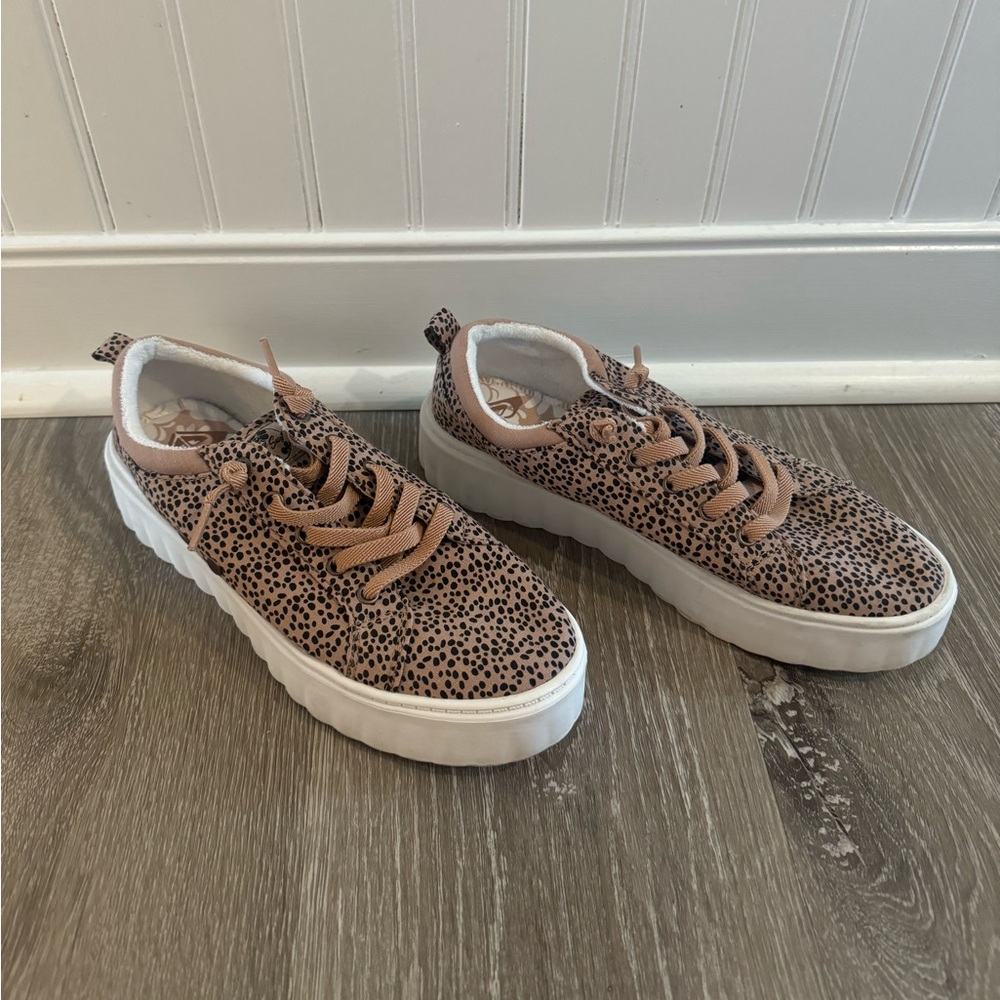 Roxy slip on leopard print shoes size women’s 8